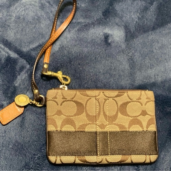 Coach Handbags - Coach wristlet